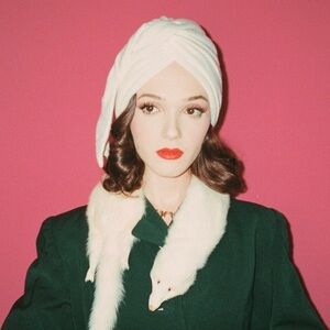 Meet your Posher, Estelle